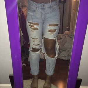 Distressed American Eagle tomgirl Jeans